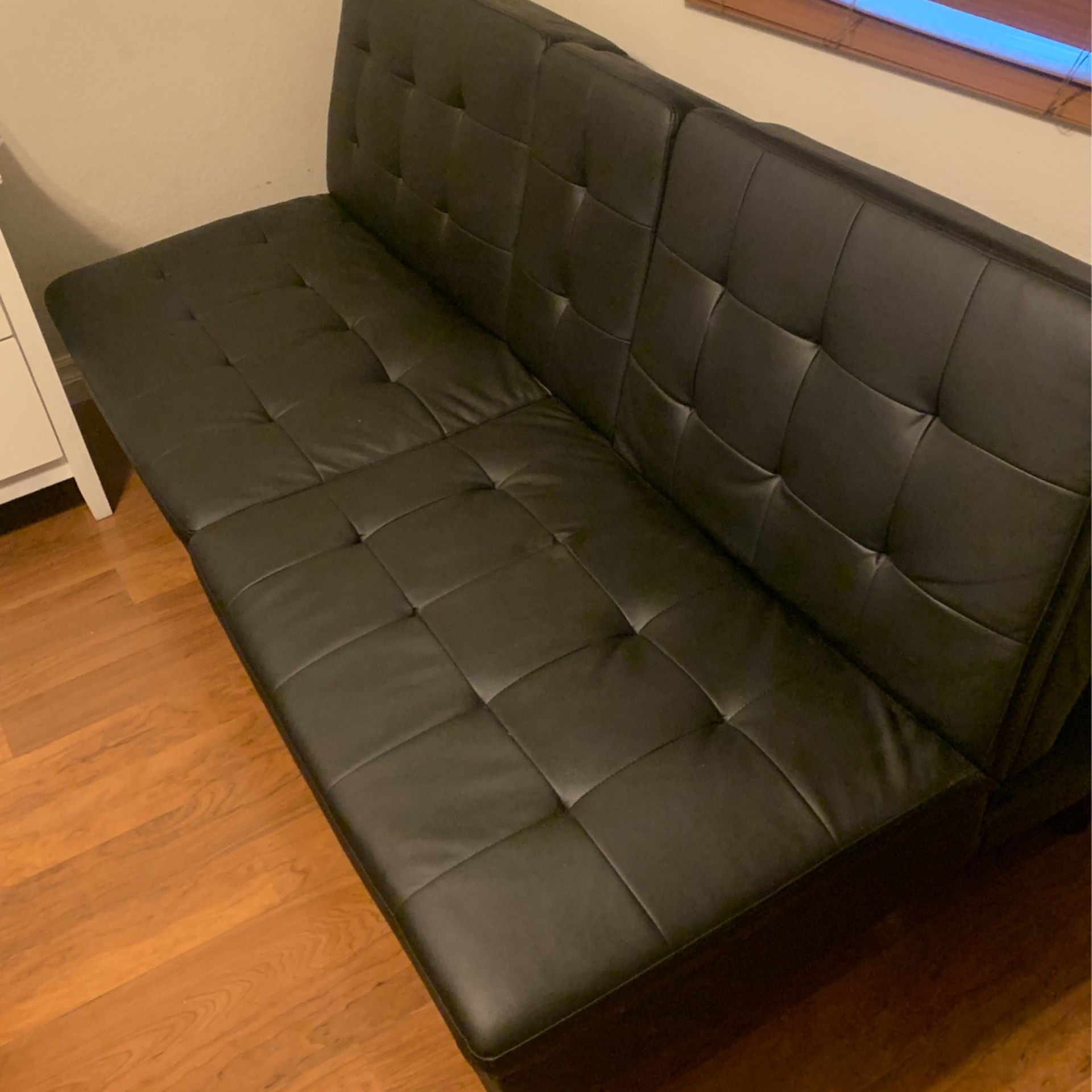 Black Futon