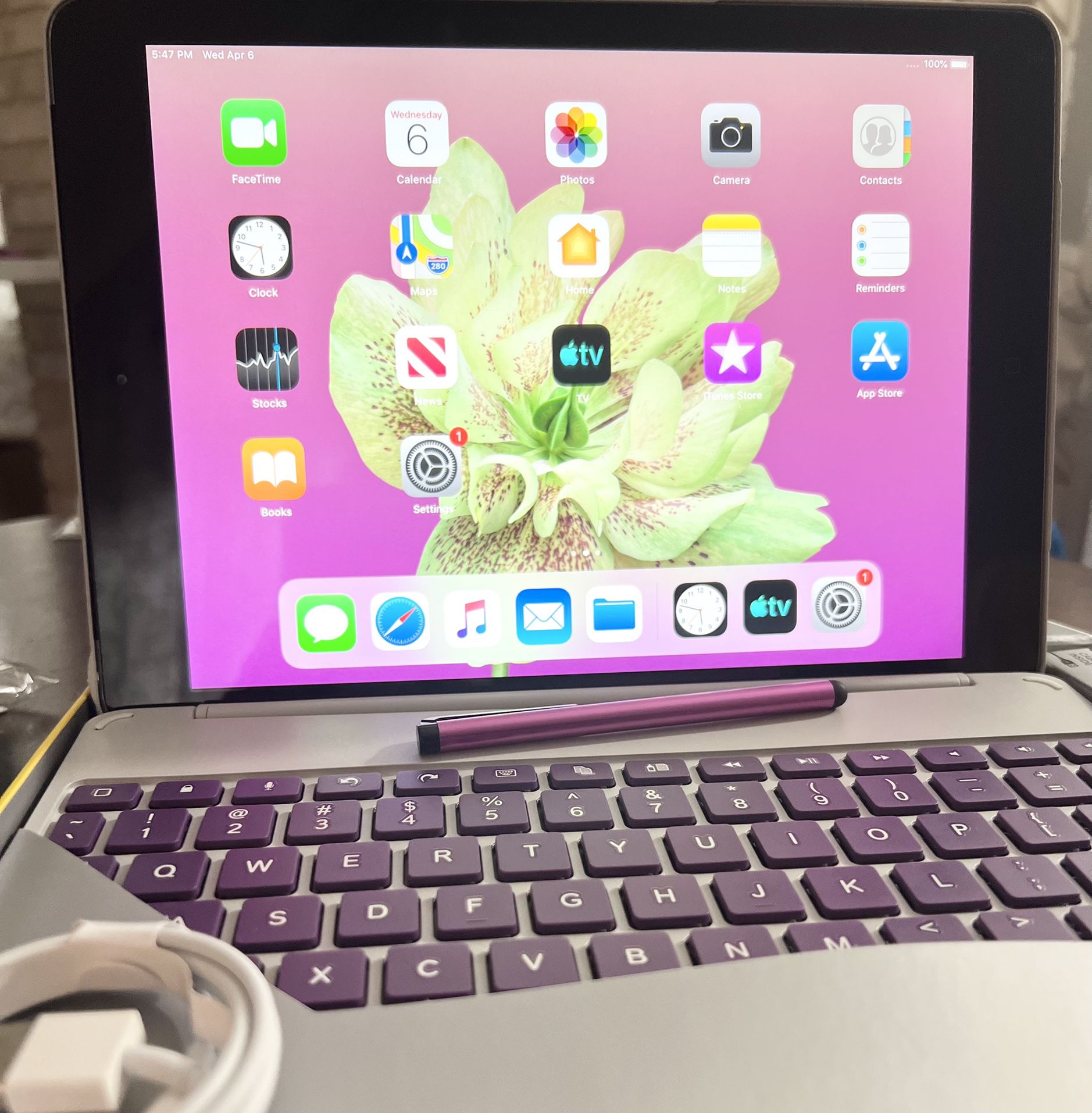 Apple iPad Air And New Keyboard  Case And More  GREAT GIFT 