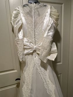 Vintage Wedding Dress Thumbnail