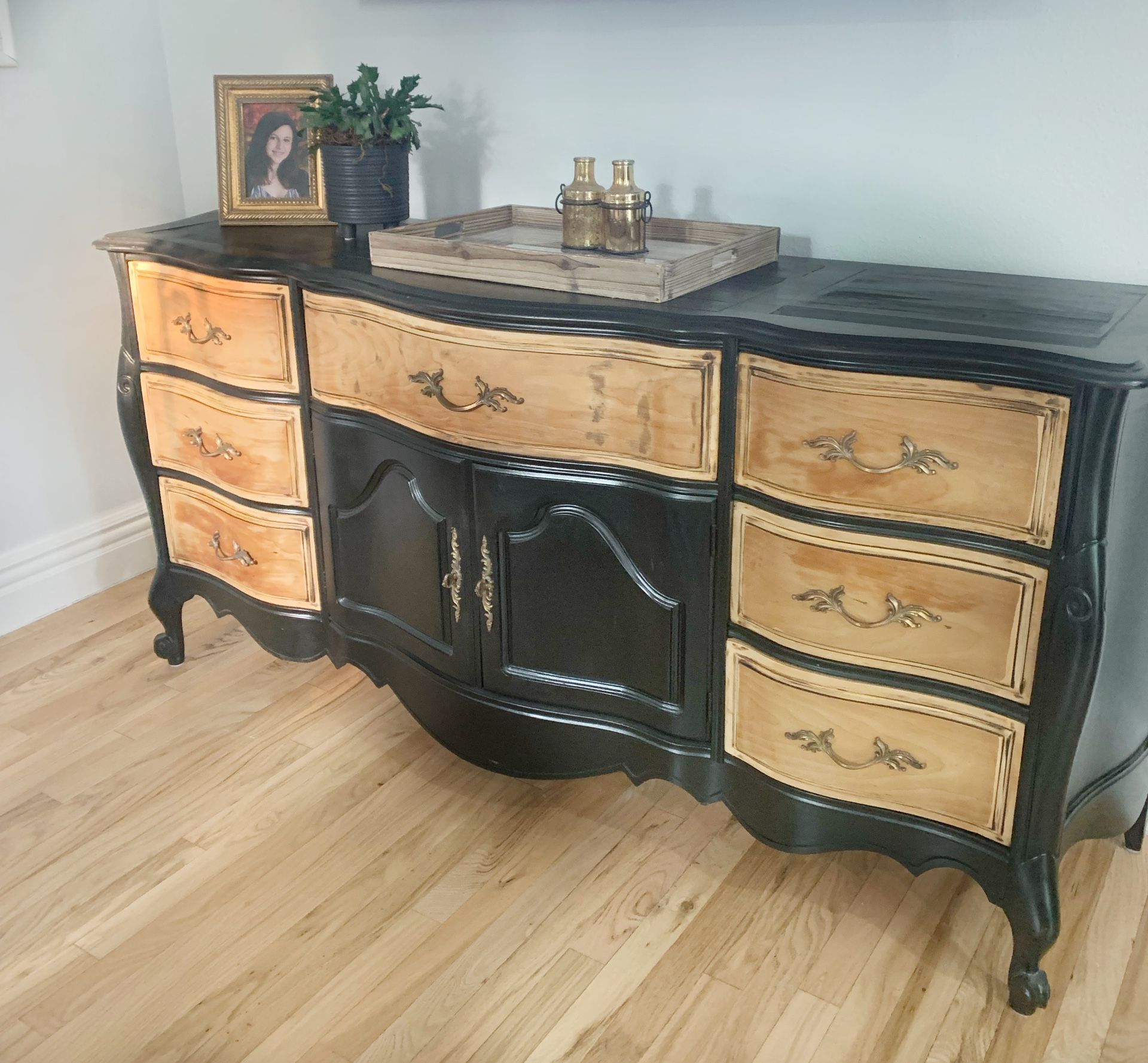 Vintage 9 Drawer Dresser