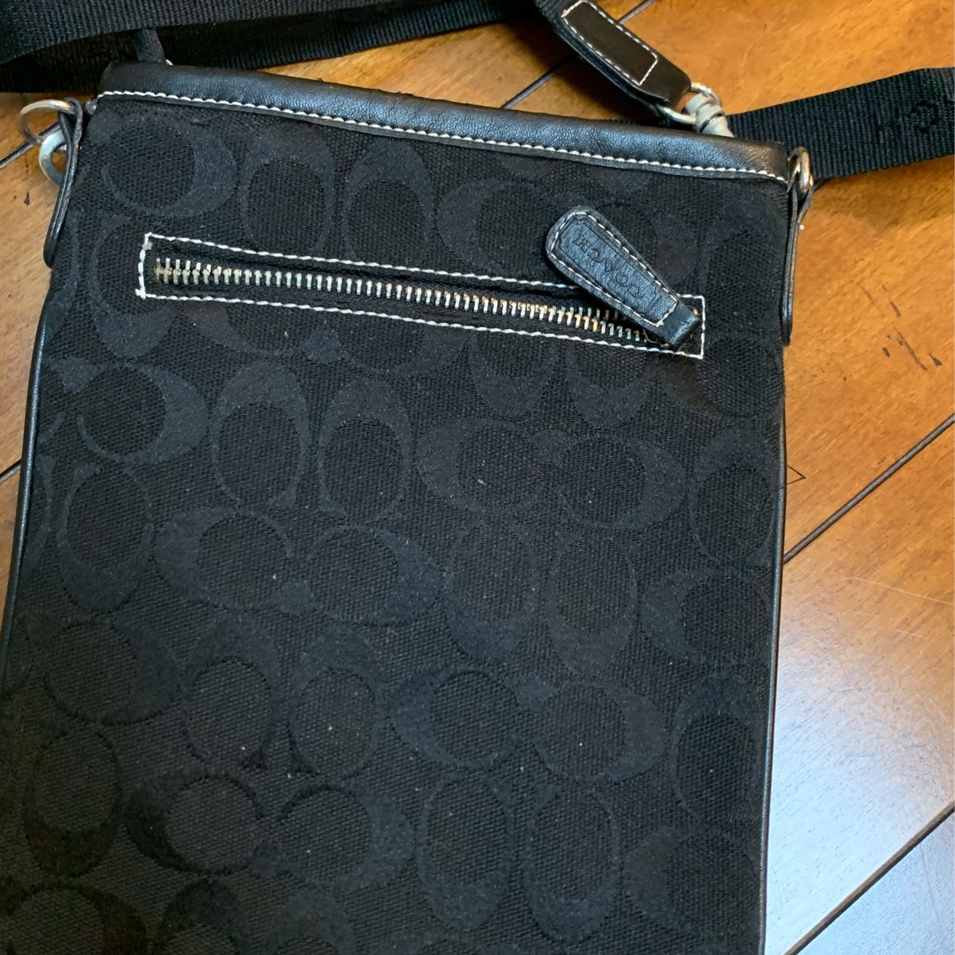 Authentic Coach Messenger Crossbody In Black Signature Canvas