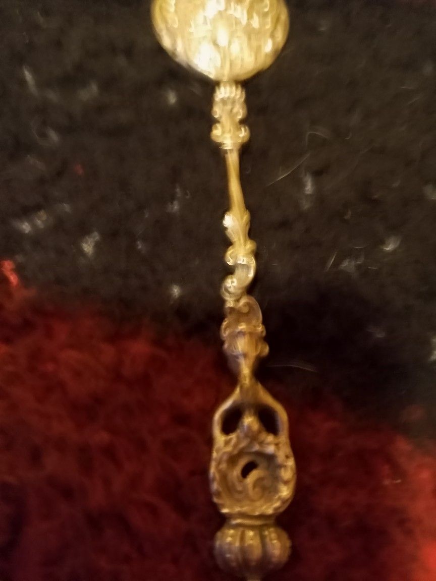 Nice Character And Detail Old Royalty Solid Silver Spoon