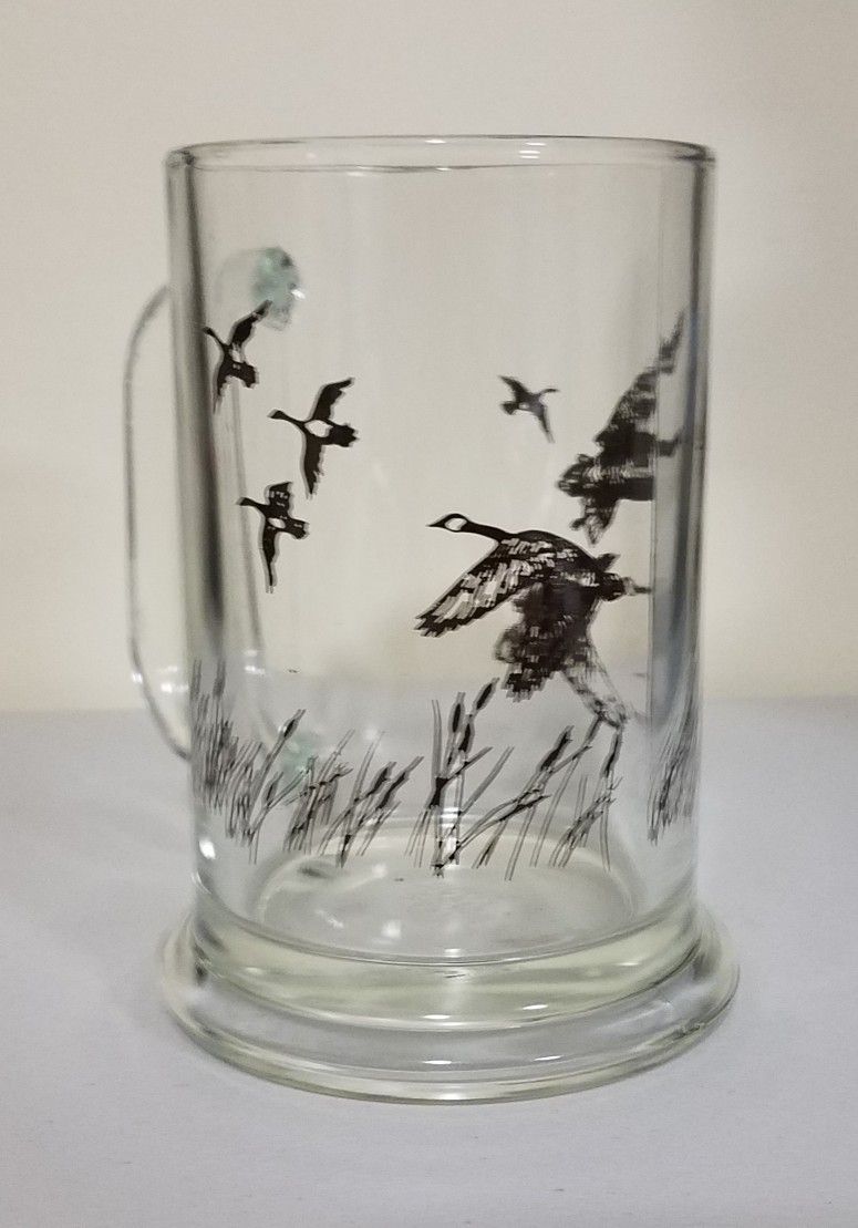 Avon 1982 Canadian Geese Goose Hunting Beer Mug Glass Stein 5.25" Vintage