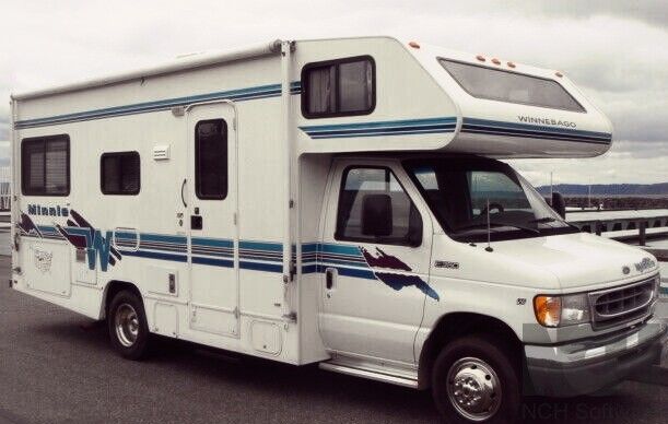 1999 Winnebago Minnie Class C
