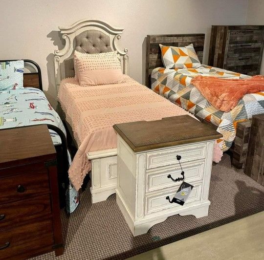 Best Deal - $39 Down👍Realyn Chipped White Youth Upholstered Bedroom Set