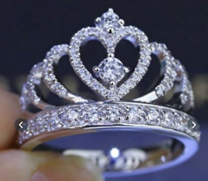 New crown cubic zirconium silver plated ring size 7