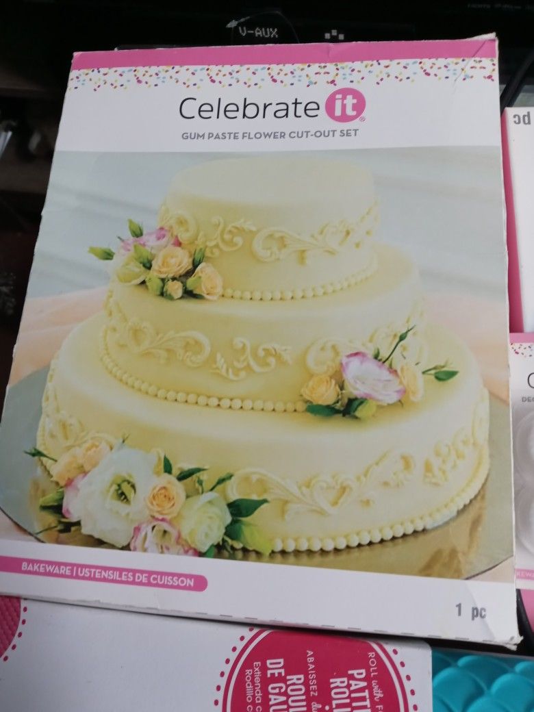 Herramiemta Para Reposteria Moldes De Silicon Para Fondant Duyas Y Muchas Cosas Mas. Los Precio Comienzan Desde $.50 Asta 25 Dlls