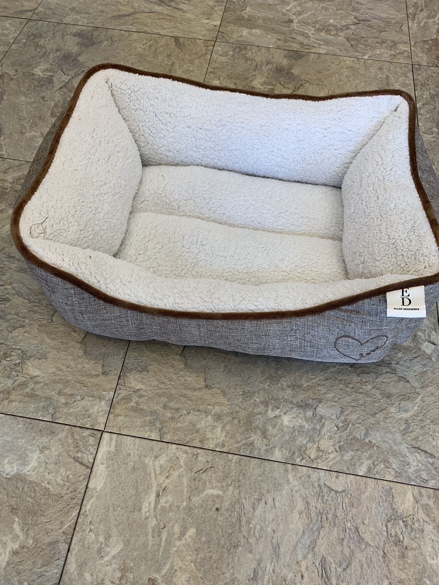 Ellen Degeneres pet bed for Sale in Plainfield, IL OfferUp