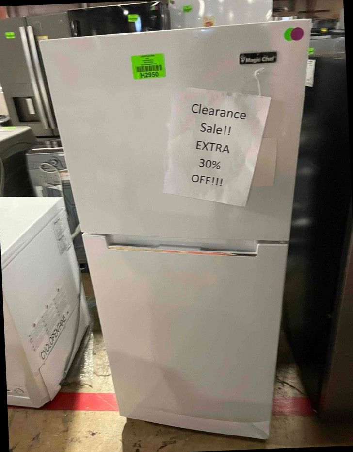 MAGIC CHEF HMDRWE 10.1 cu. ft. Top Freezer Refrigerator for Sale in San
