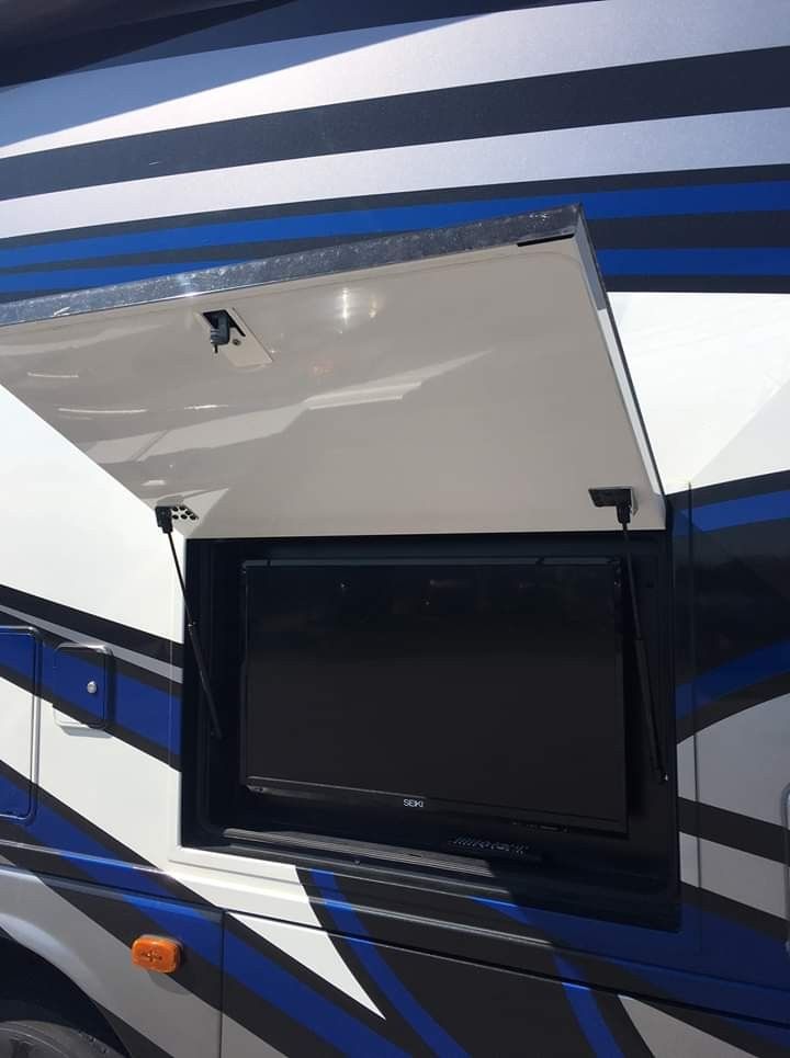 2016 Thor Outlaw Toy Hauler/Rv