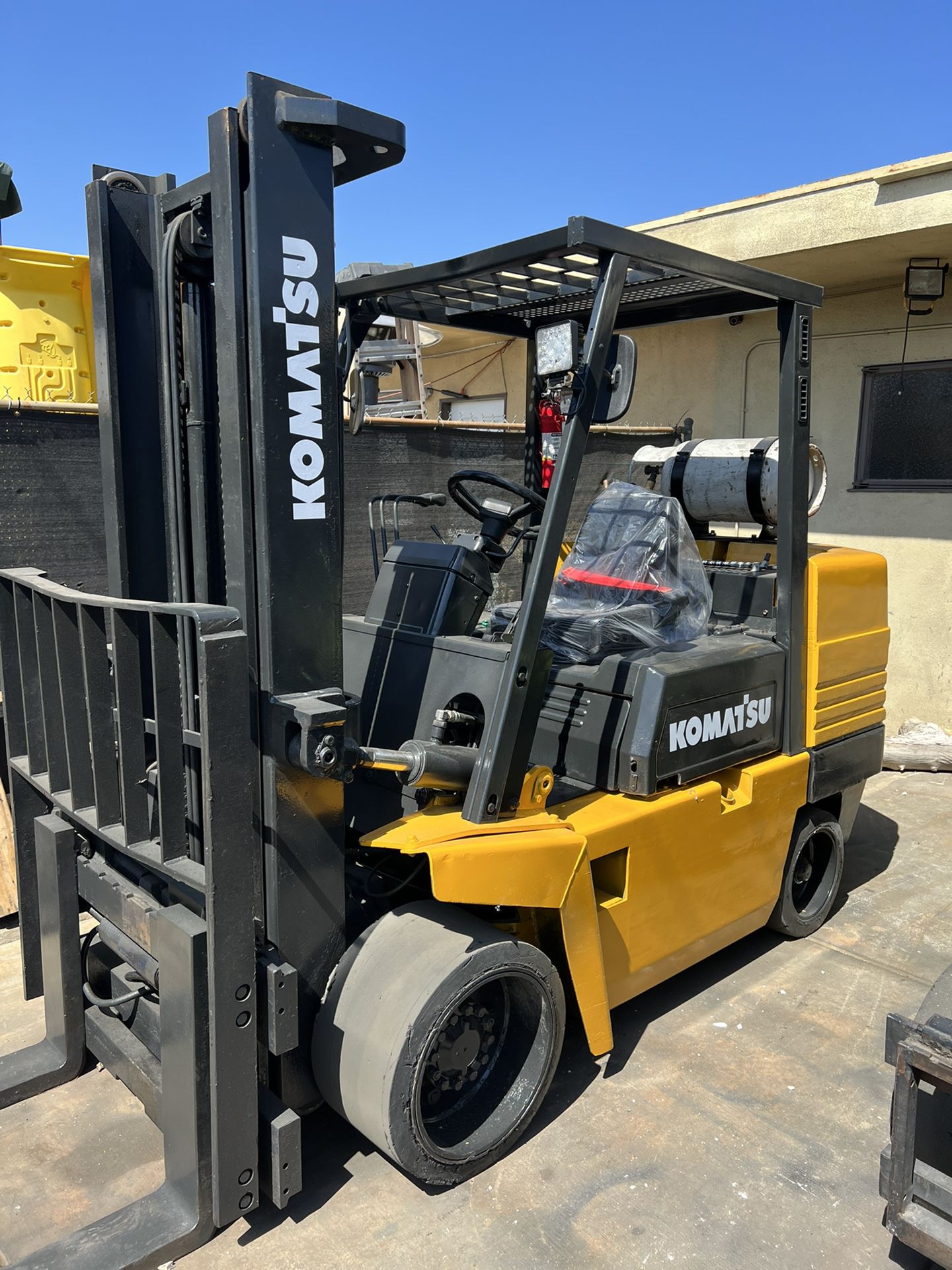 Komatsu Forklift 10,000 pound capacity
