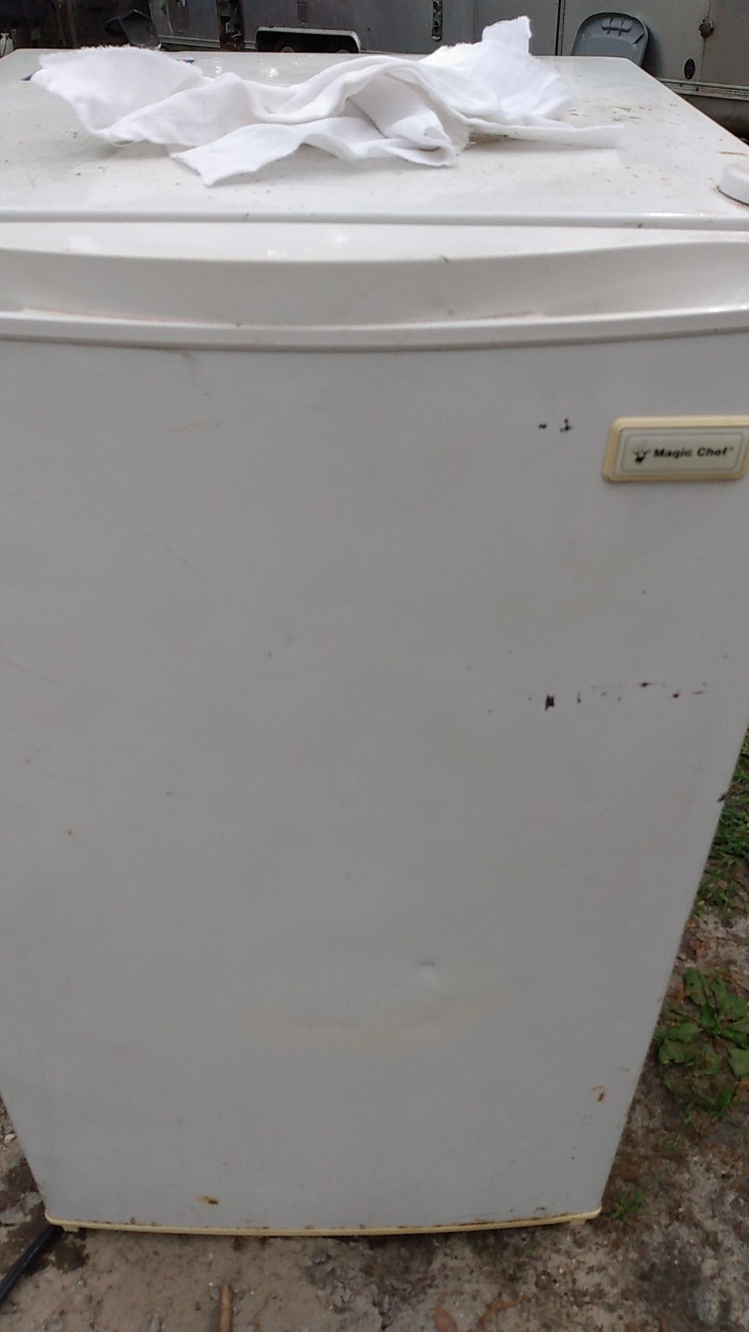 Magic Chef mini fridge