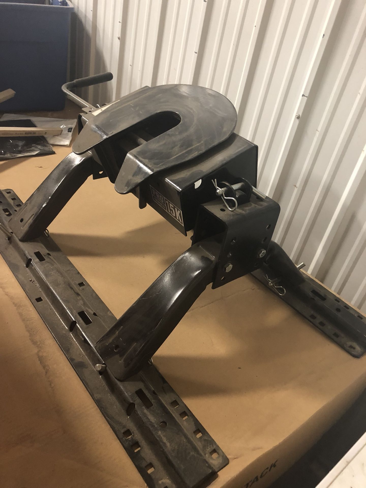 Pro Series 5th Wheel Hitch w/ Square Tube Slider, Rails