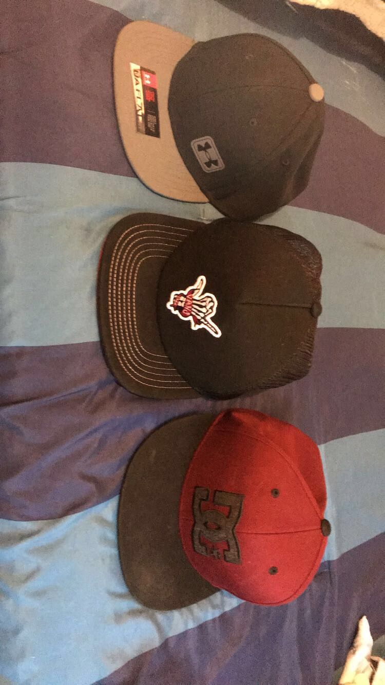 Vans, dc , under armor hats normal wear ( price for all 30)