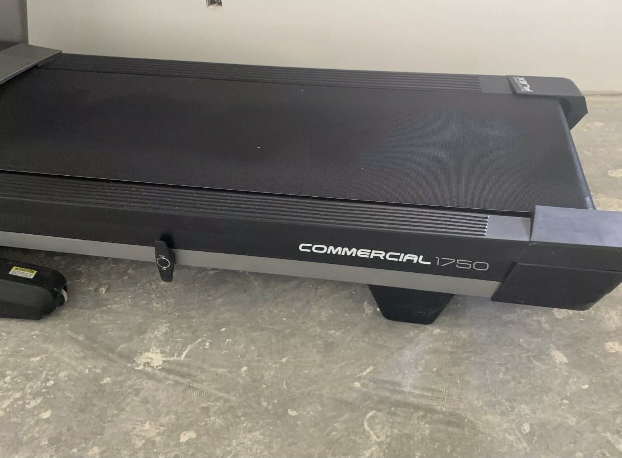 NordicTrack Commercial 1750 Trademill