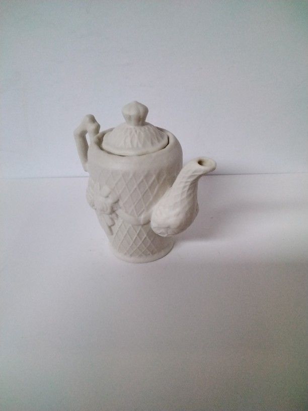 Very Cute Little Tea Pot .