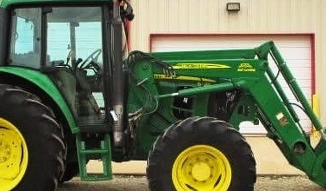 2008 JOHN DEERE 6430 Bucket. 3 Point And PTO Hookups. Dual
