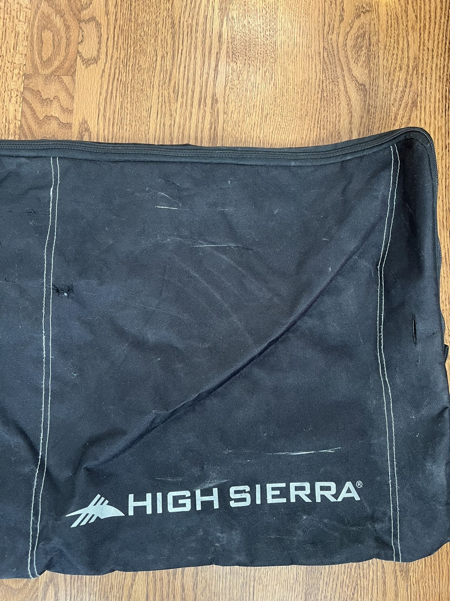 Snowboarding bag