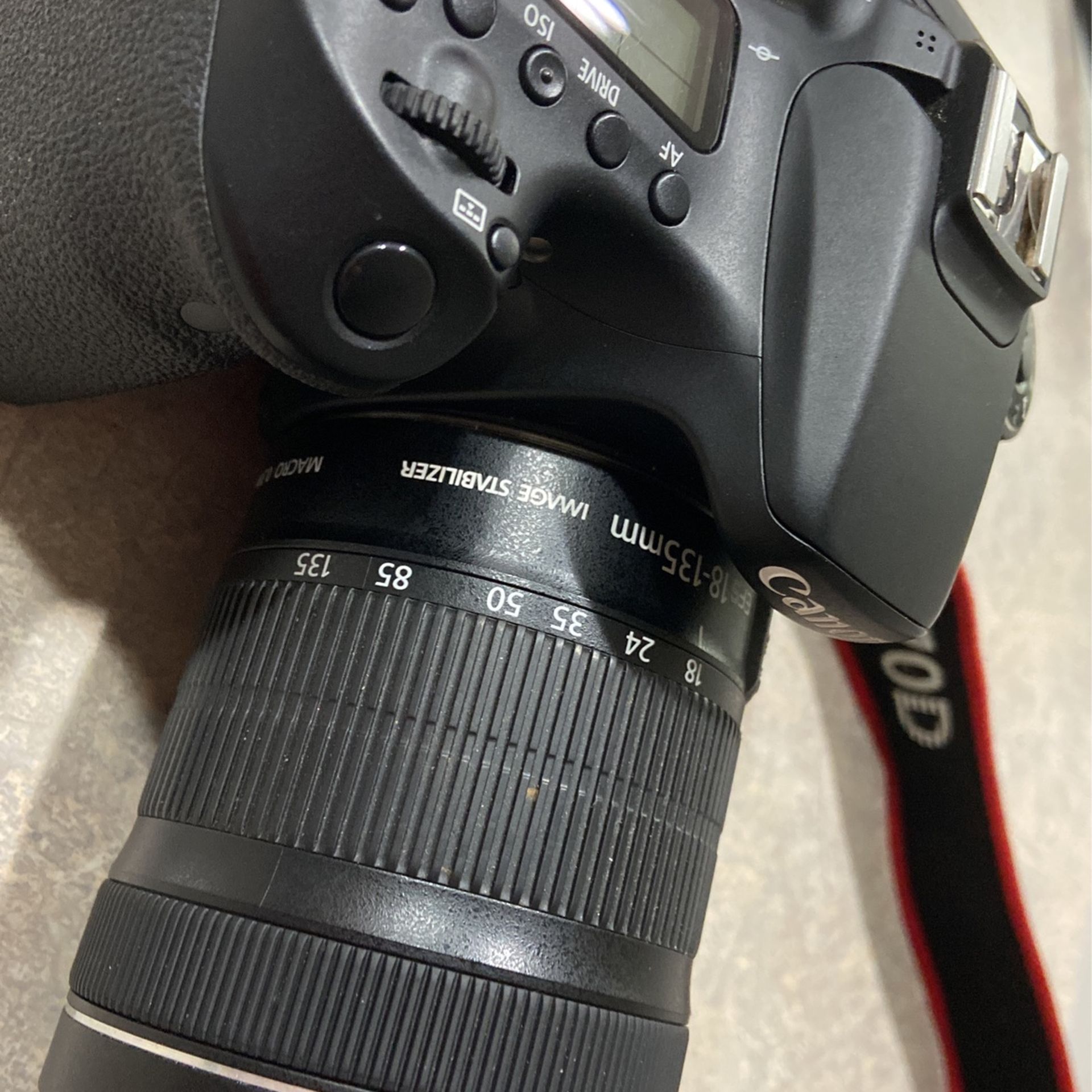 Canon EOS 70D DSLR 18-135mm lense
