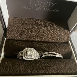 Engagement Ring And Wedding Bands Thumbnail
