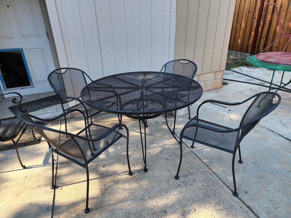 MetalPatio Table. & 4 Chairs
