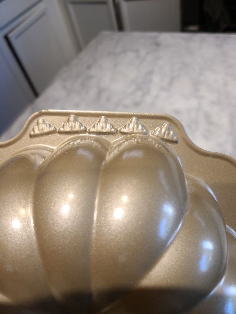 Pumpkin bundt cake pan William Sonoma