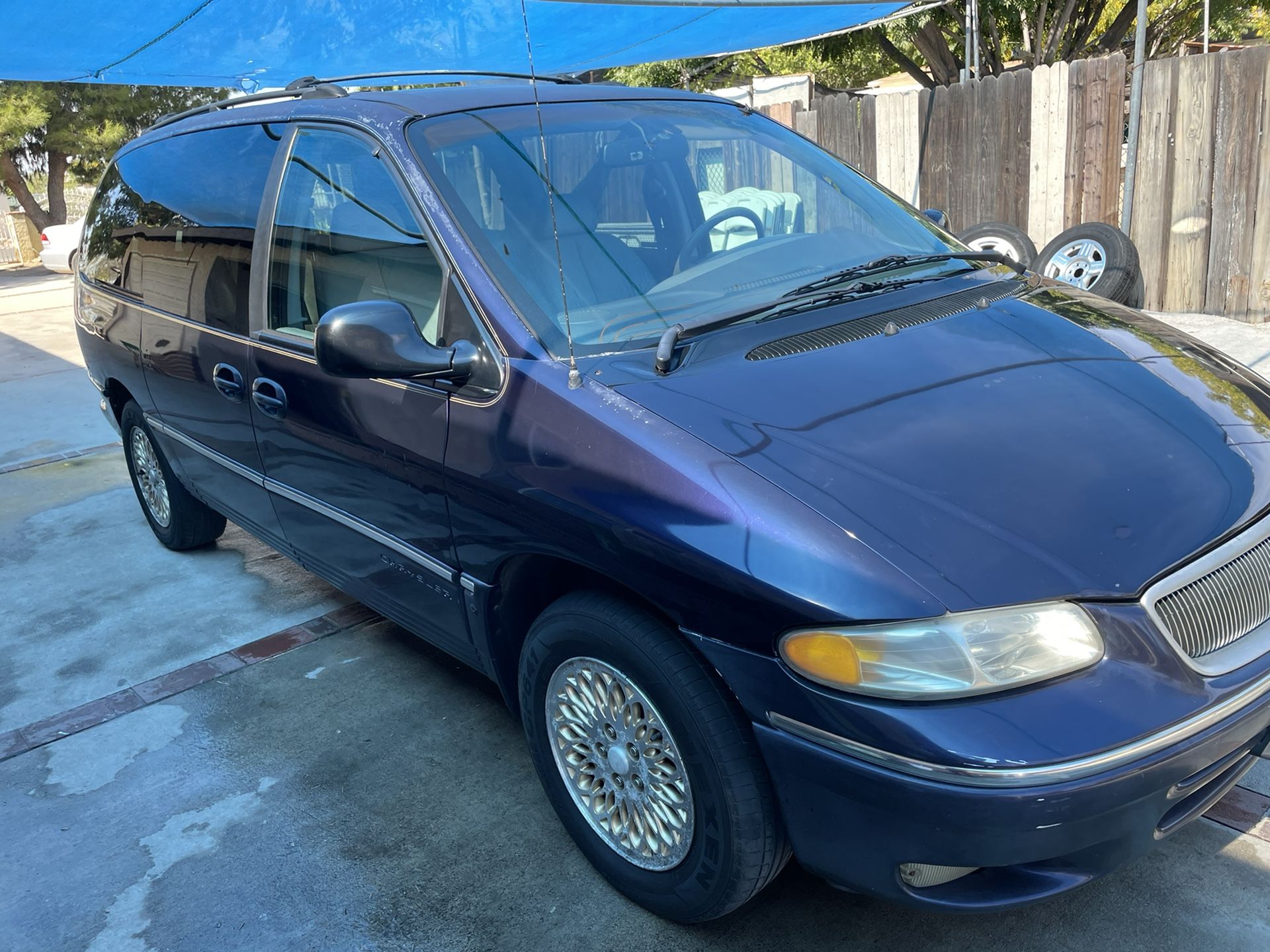 1996 Chrysler Town & Country