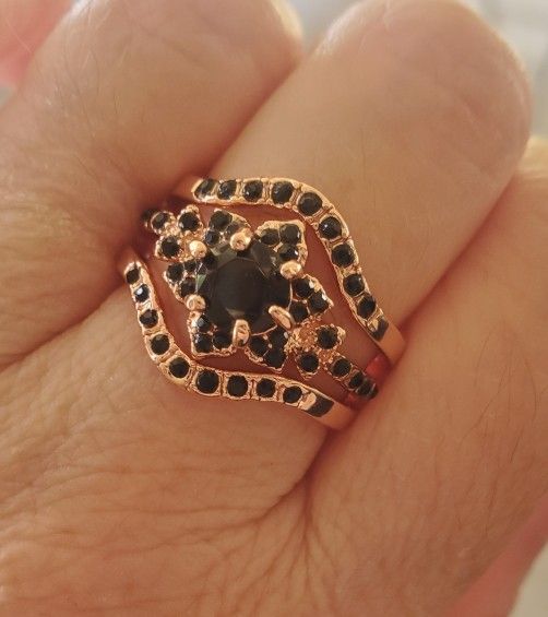 Black Sapphires Flower Wedding Set... Size 8