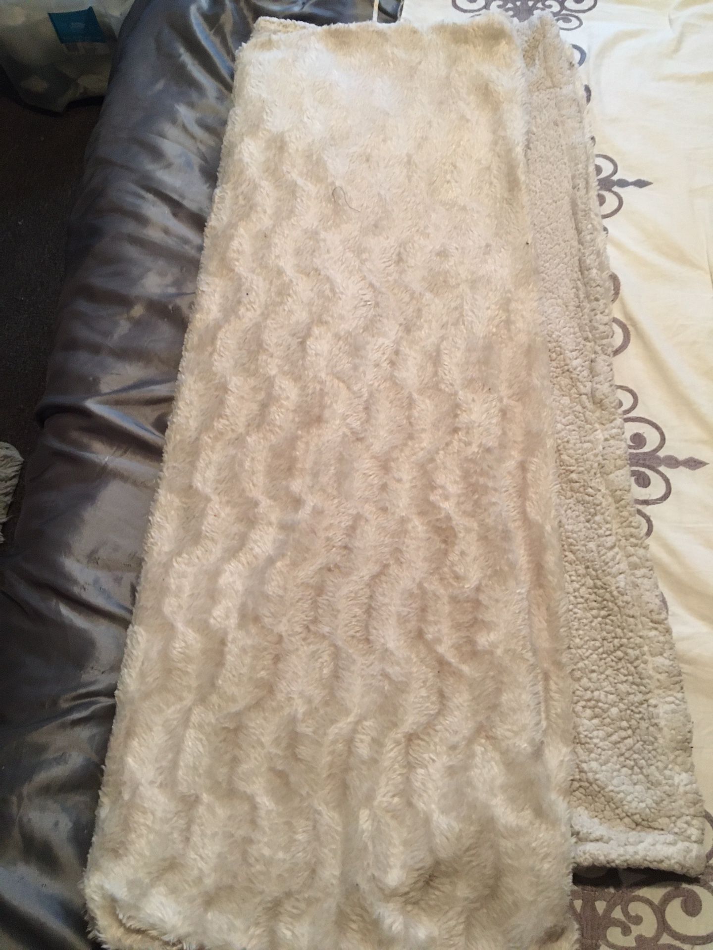 PLUSH SHERPA THROW BLANKET “50x60”