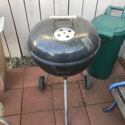 Weber Charcoal Grill In Great Working Condition Selling For $20!!! Thumbnail