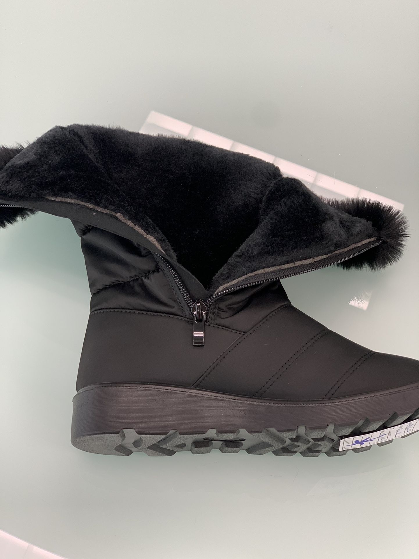 Winter Warm Snow Women’s Boots Sizes 5.5, 6,6.5,7,7.5,8,8.5,9,10 ...$25 Per Pair Ask For Your Size And Color
