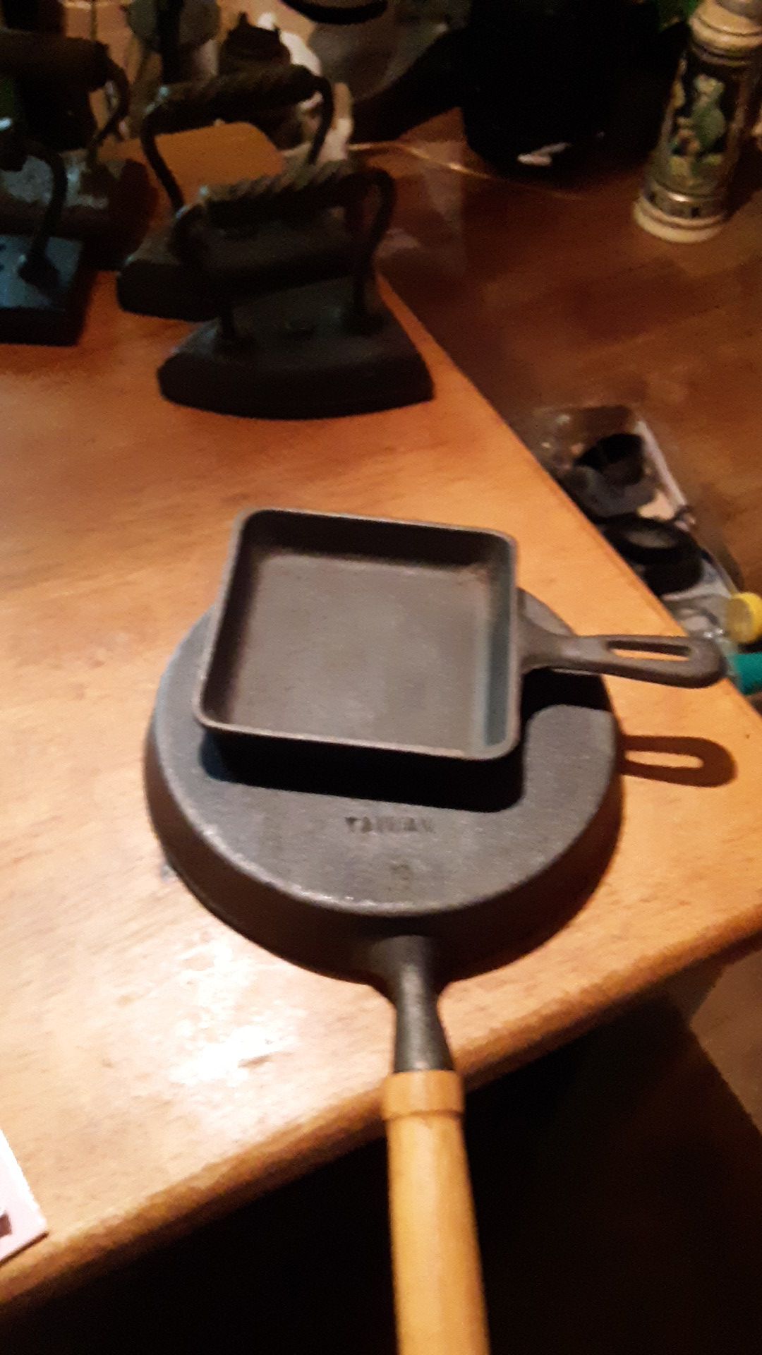 2 Taiwan cast iron frying pan