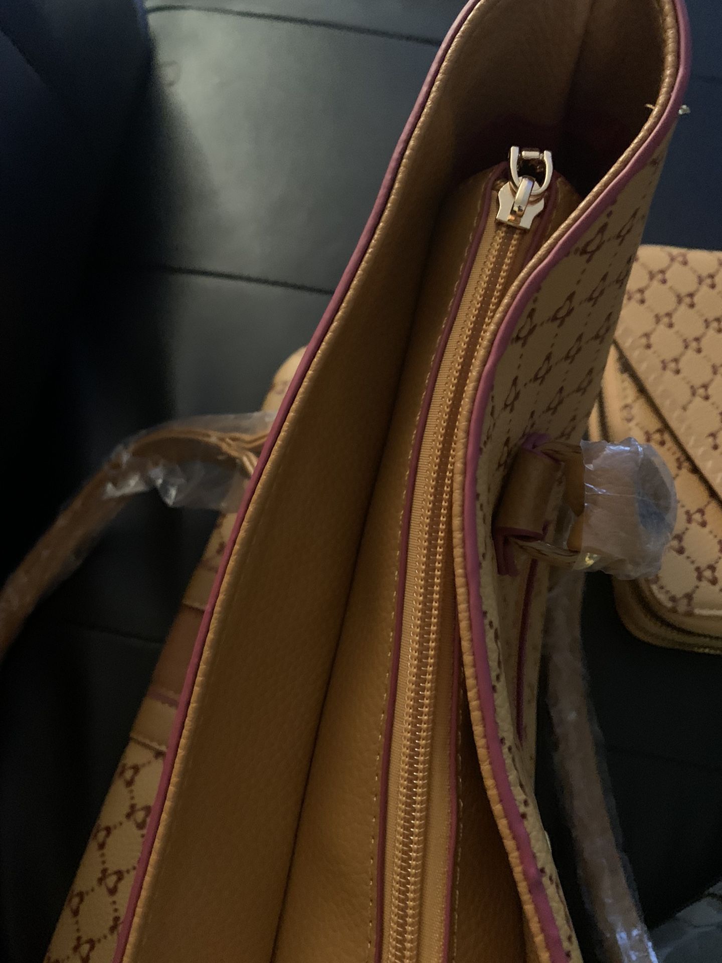 Gucci Large Leather Bag & Wallet
