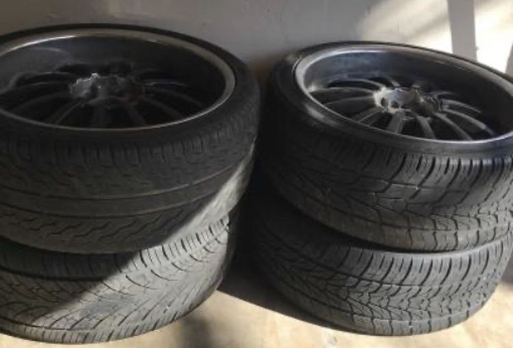 Tires Zrated w/ 22inch Black Rims. for Sale in San Diego, CA OfferUp