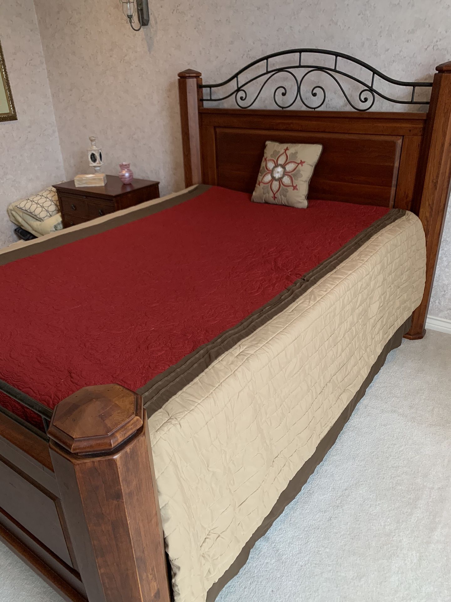 8 Piece Comforter Set/Queen Size