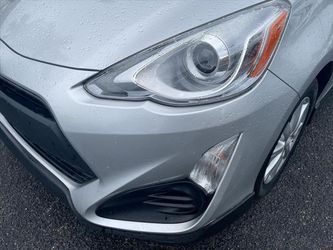 2017 Toyota Prius c Thumbnail