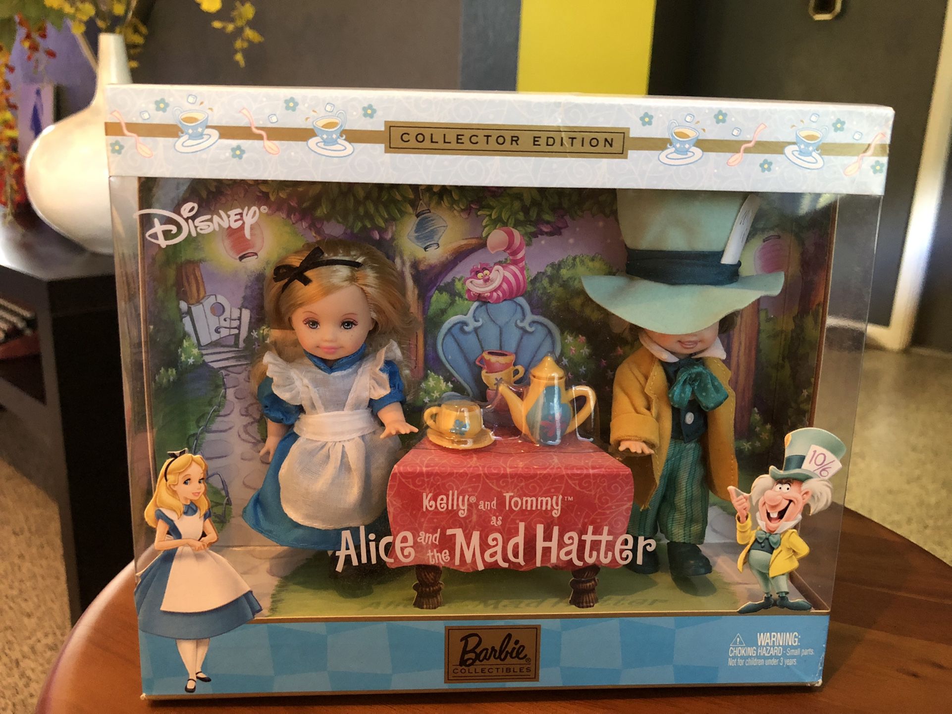 Collector Toy Set 2002 Mattel / Disney Kelly And Tommy As Alice And The Mad Hatter .