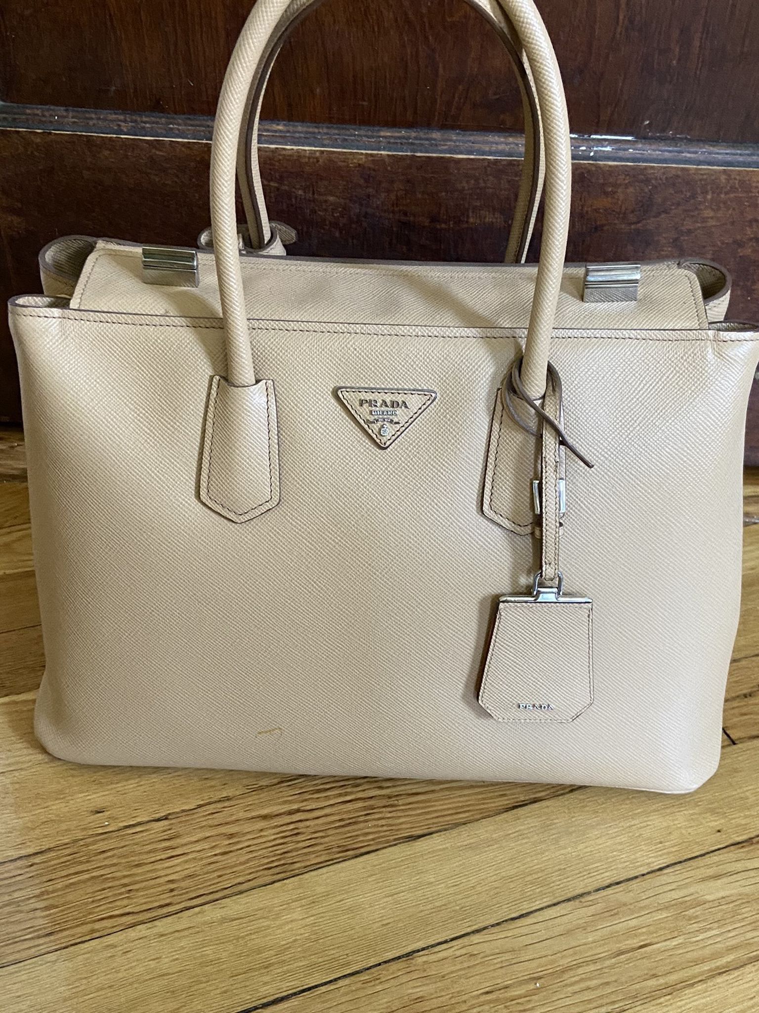 Excellent Condition Prada Bag With Authentification Certificate