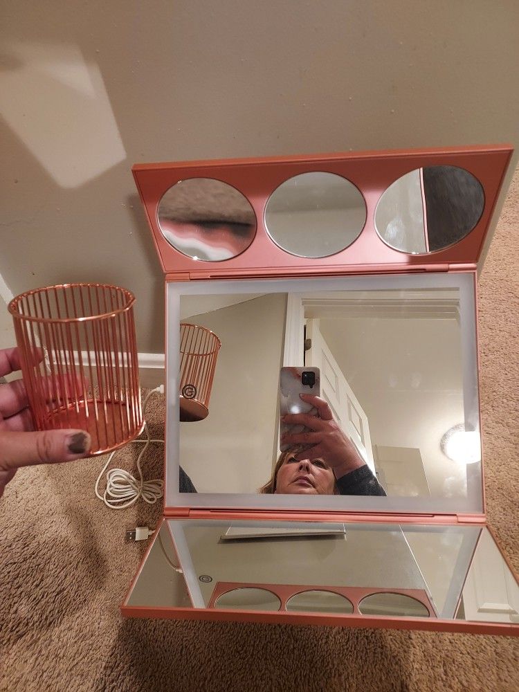 Mirrorvana TriFold Dimmable Light XL Vanity Mirror 160° swivel & Free Brush Holder