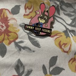 Disney Pin  Thumbnail