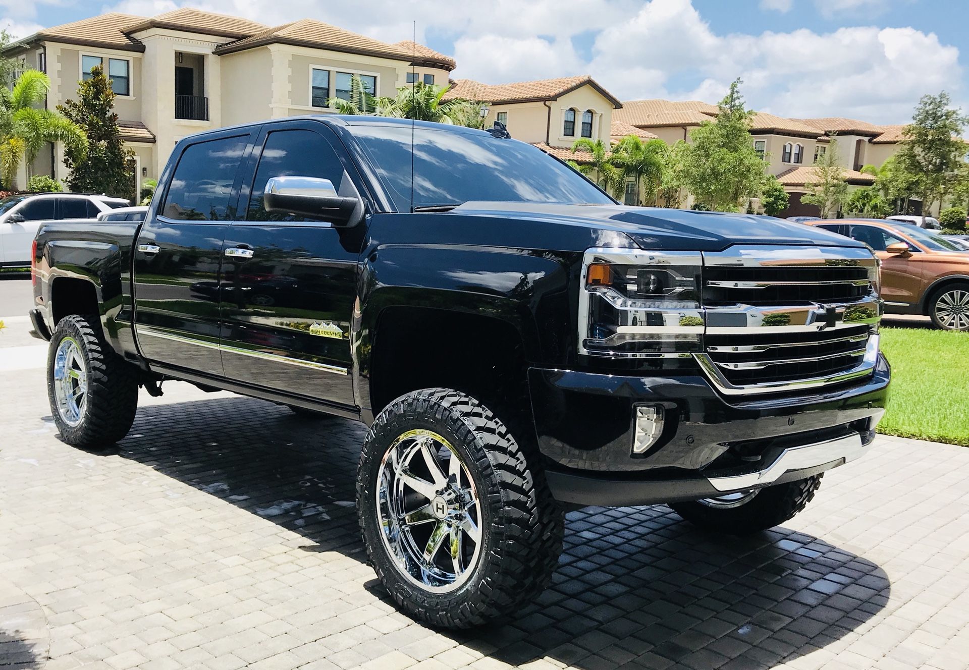 Hostile 22x10 / Nitto Trail Grappler 35x12.50x22 / Silverado 1500 ...