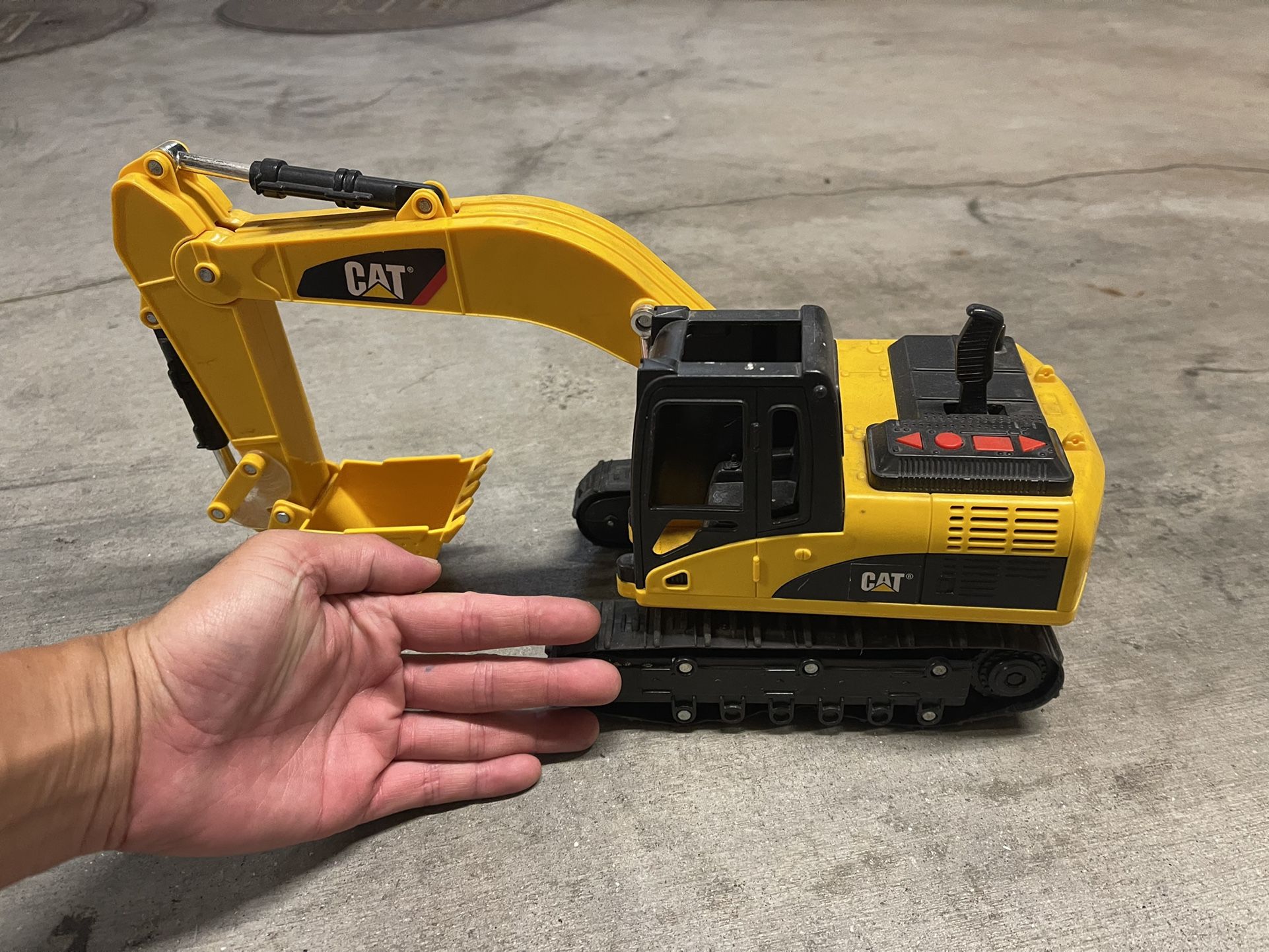 Caterpillar Hydraulic Excavator Vehicle