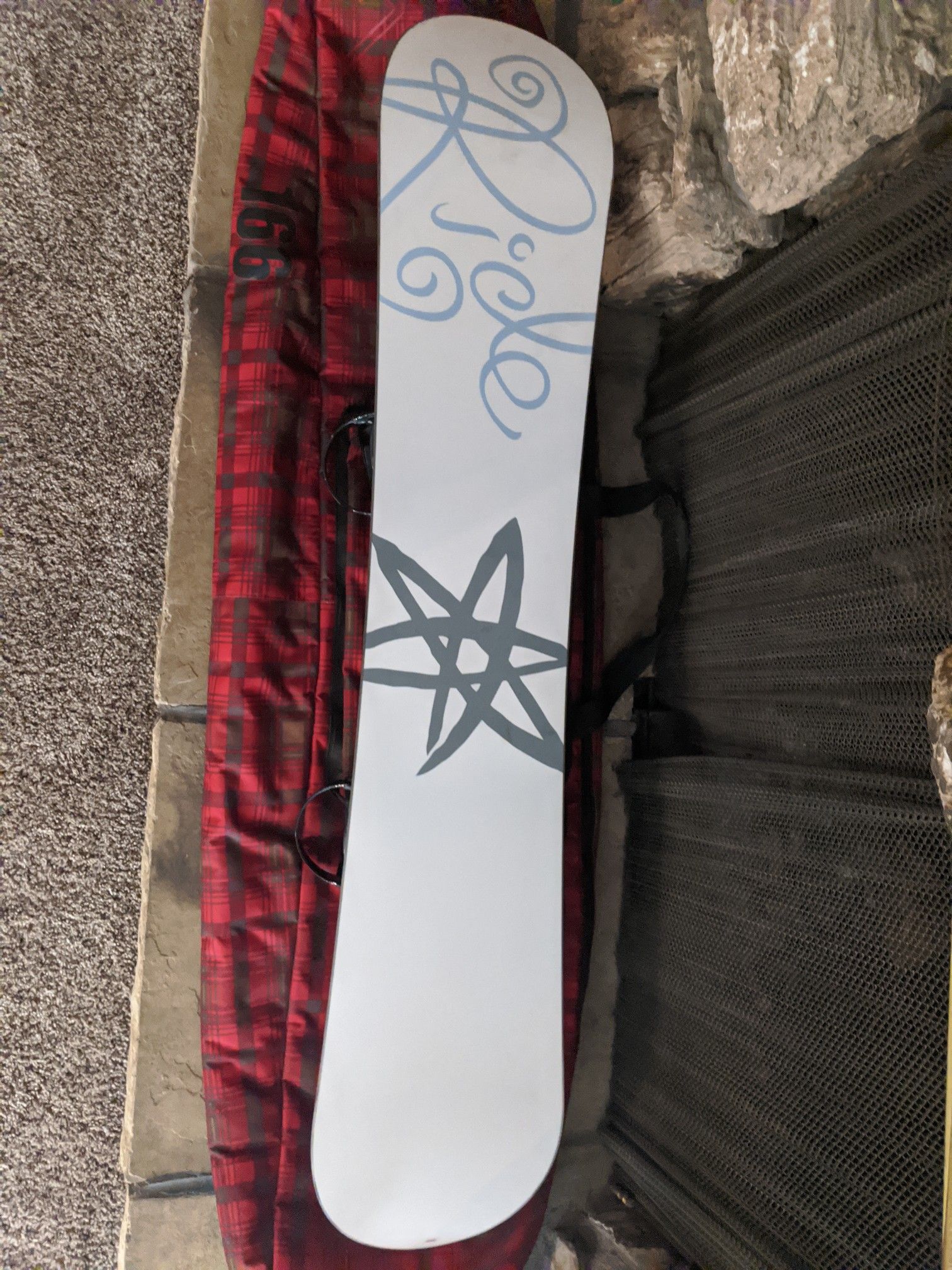 Snowboard, bindings, bag