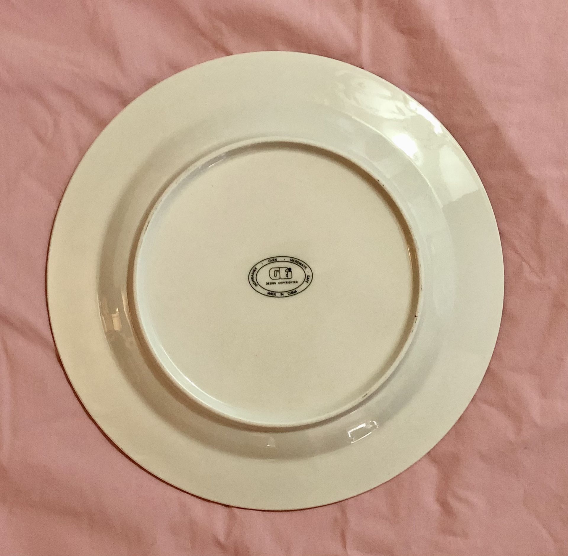 Snowman Christmas/Holiday Dinnerware 34 Pc Set (8 Tea Cup, 8 Saucers, 8 Bowls, 8 Dinner Plates, 1 Platter, 1 Large Serving Bowl)