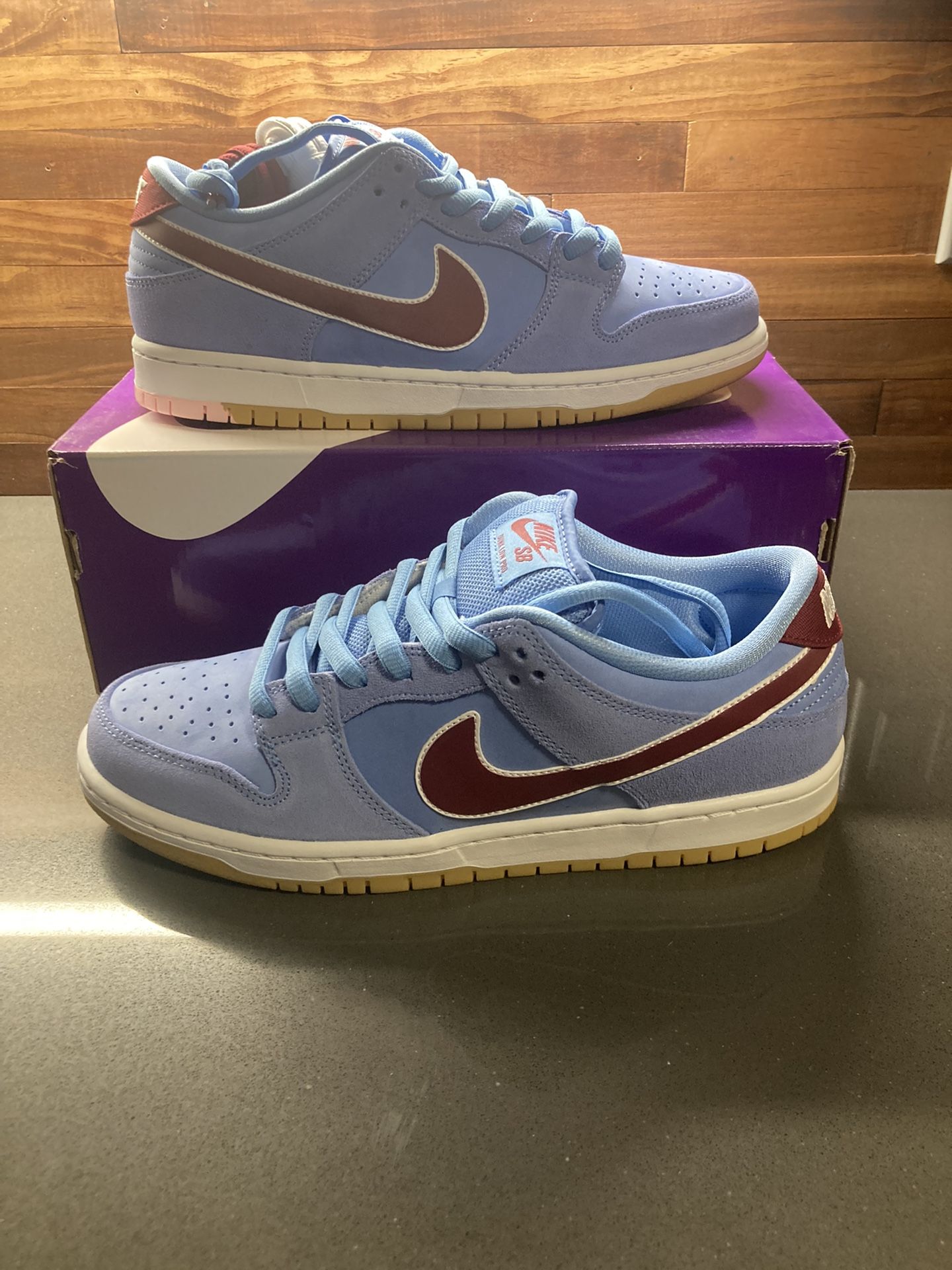 Nike SB Dunk Low “Phillies” Size 9.5