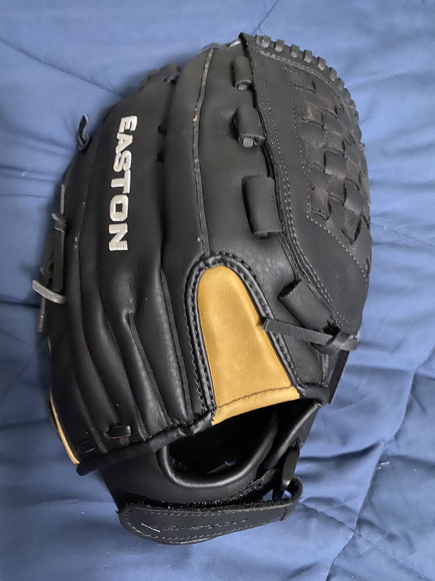 Easton Softball Fielder’s Glove 