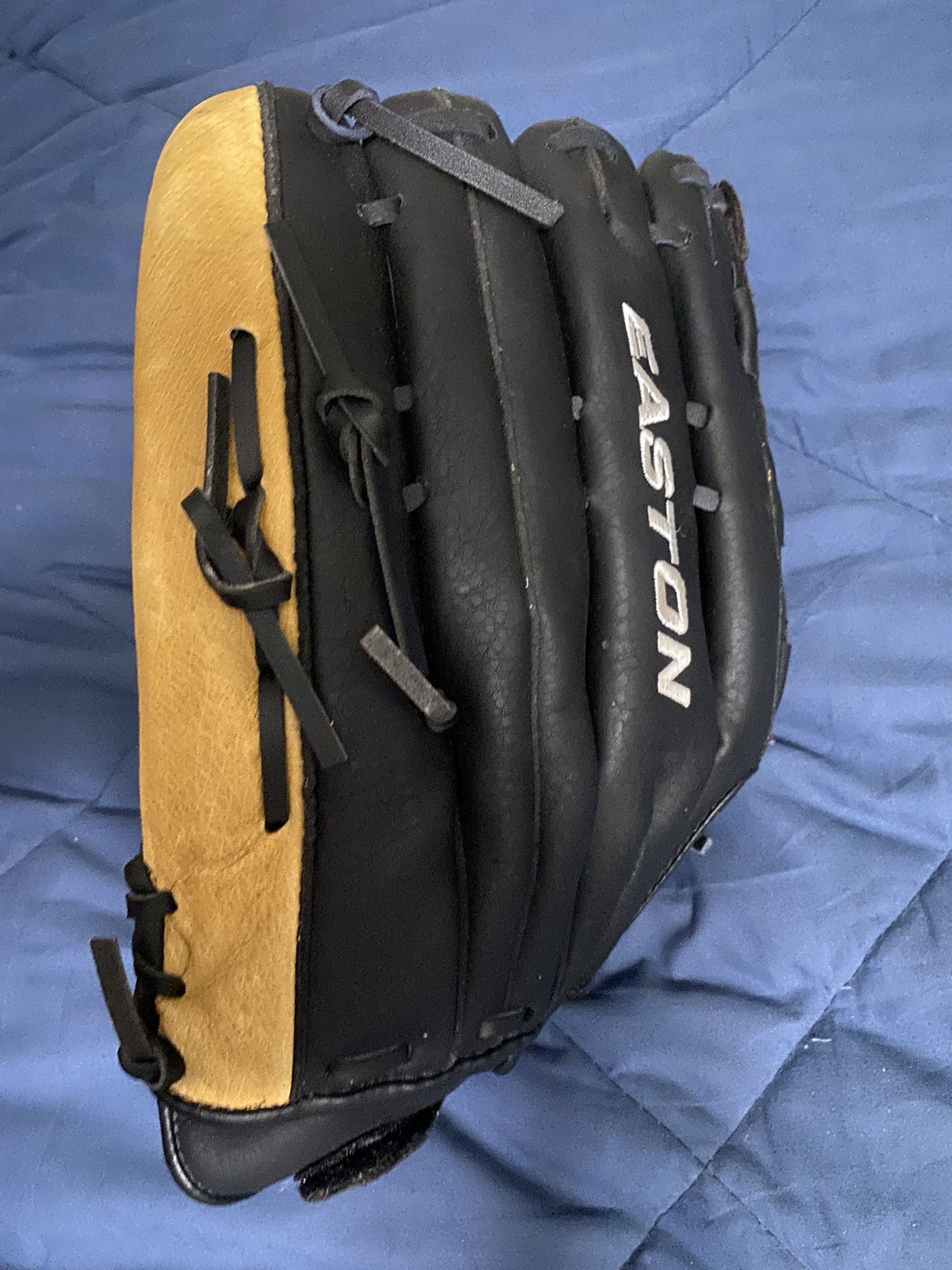 Easton Softball Fielder’s Glove 