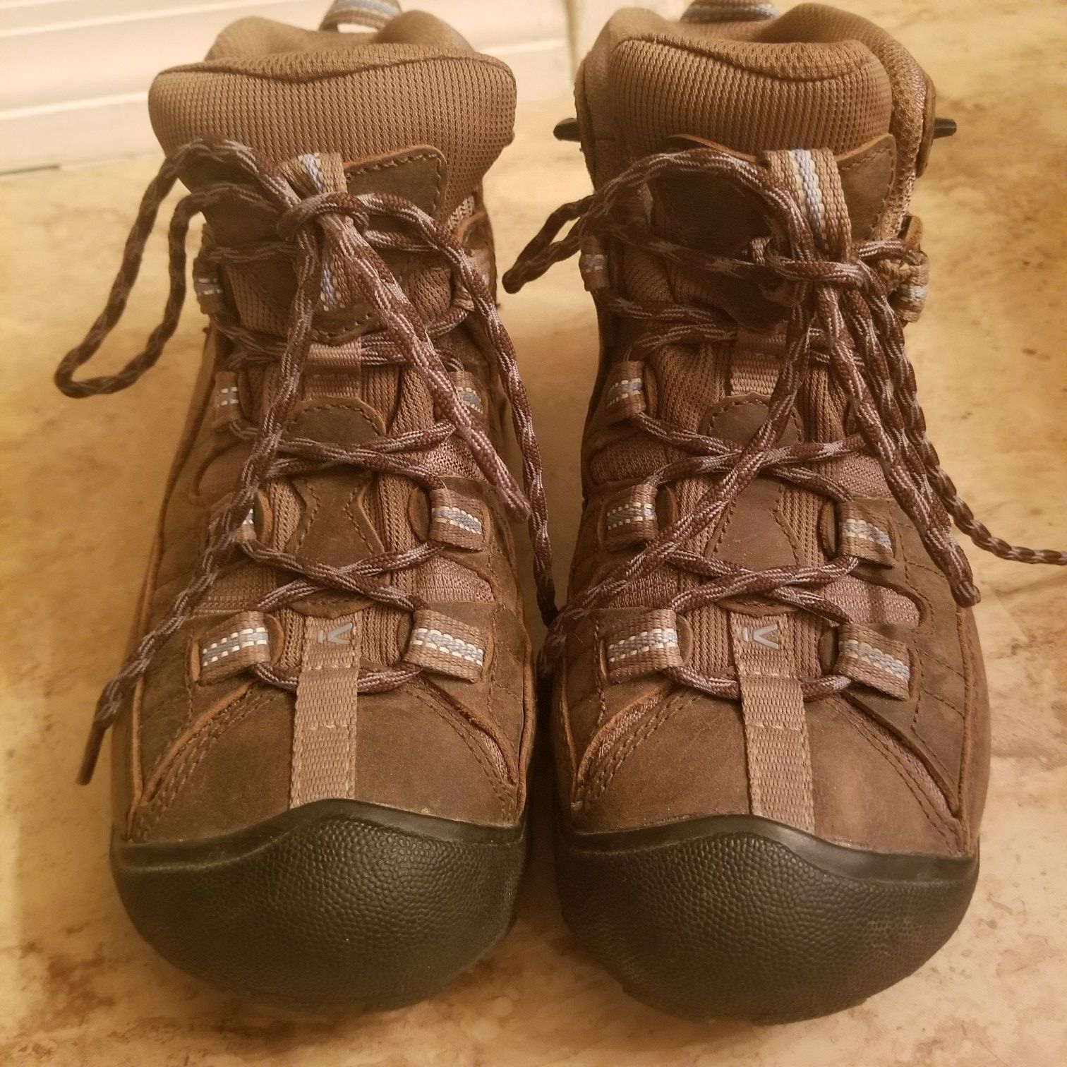 Keen womens hiking boots