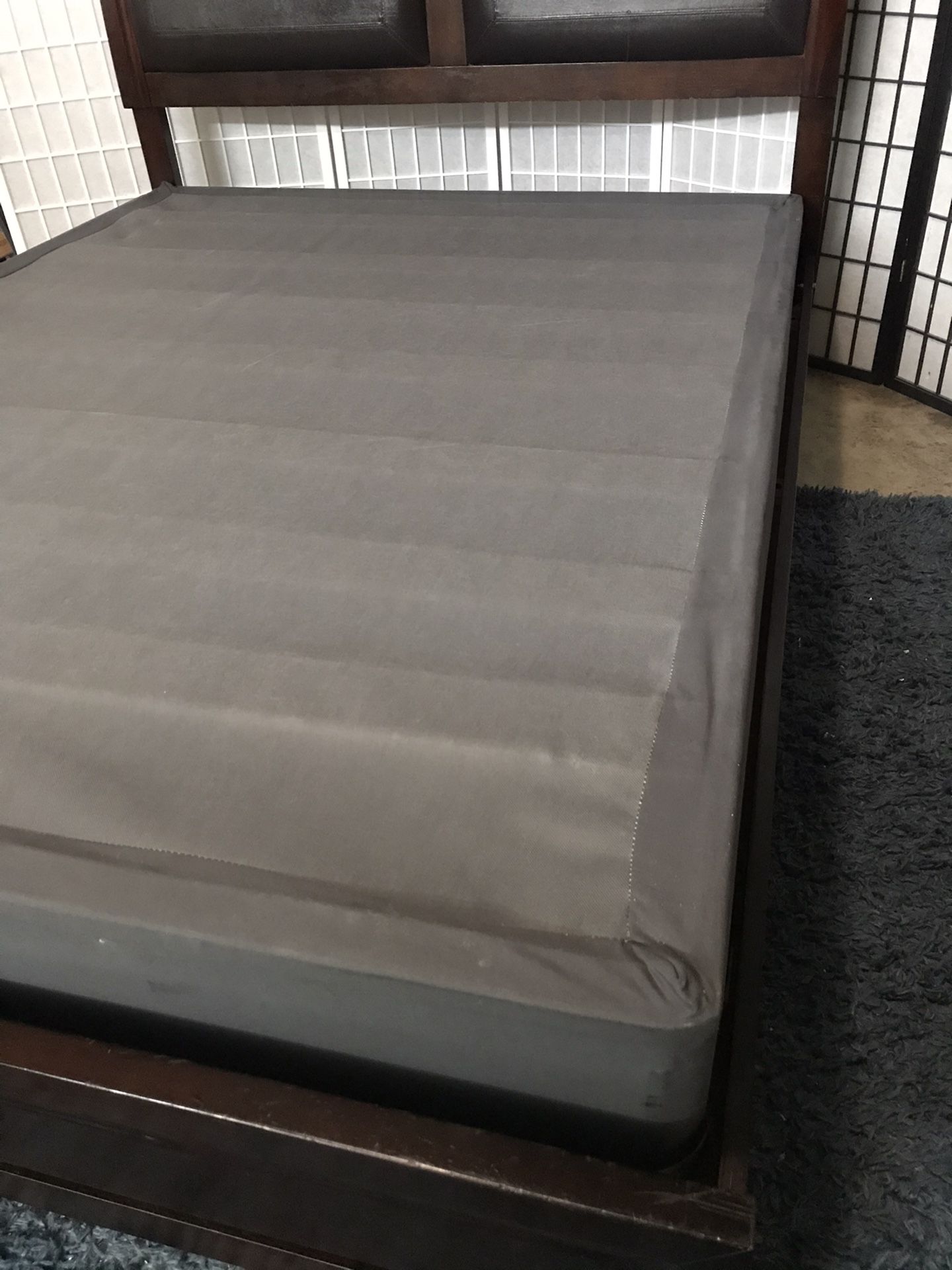 Queen Size Bed Leather Back - Complete Bed - También Hablo Español 