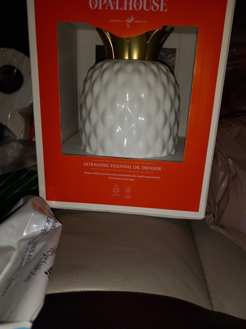 Brand New Beautiful Pineapple Shaped ultrasonic Essential Oil Diffuser.